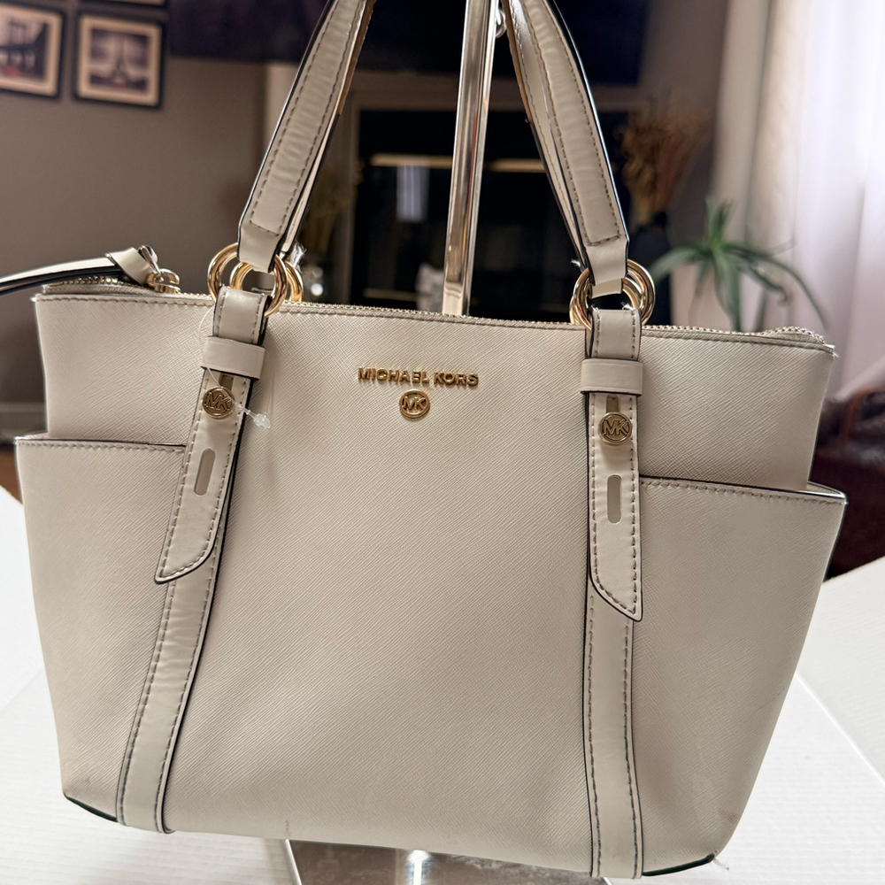 Michael Kors Sullivan Small Saffiano Leather Top-Zip Tote bag.